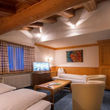 Weisses Kreuz Hotel *