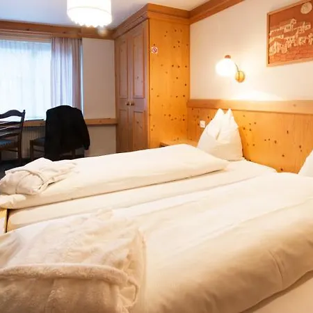 Weisses Kreuz Hotel Andeer